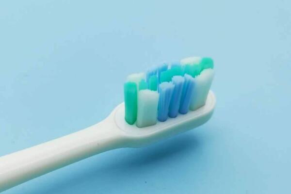 调整刷毛软度 使用电动牙刷的方法