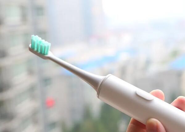 电动牙刷会对牙齿造成伤害吗？原来牙齿受损与这两者有关