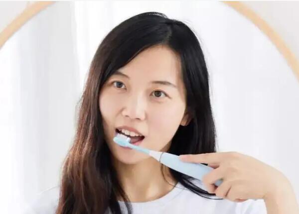 科学的电动牙刷刷牙方式