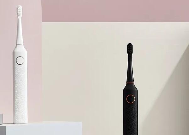 电动牙刷需要手动来回刷吗？正确使用电动牙刷的方法详解