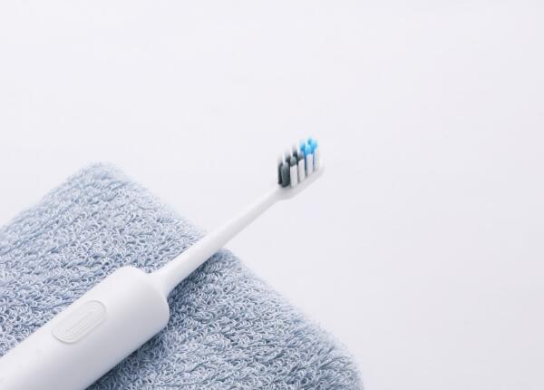 电动牙刷声波式与旋转式哪个好？牙齿易敏感人群就选这款