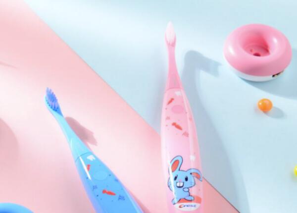 儿童和成人电动牙刷区别：儿童电动牙刷和成人版的四大主要不同点