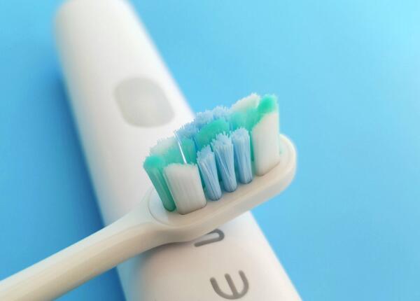 电动牙刷类型选择：电动牙刷是圆头的好还是扁头的好？