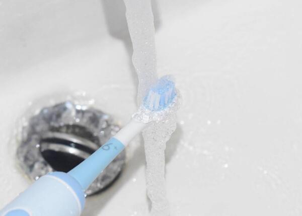 儿童使用电动牙刷好吗？不同龄段儿童使用牙刷分析