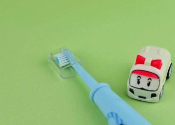 儿童用声波还是电动牙刷好？儿童牙刷挑选有讲究