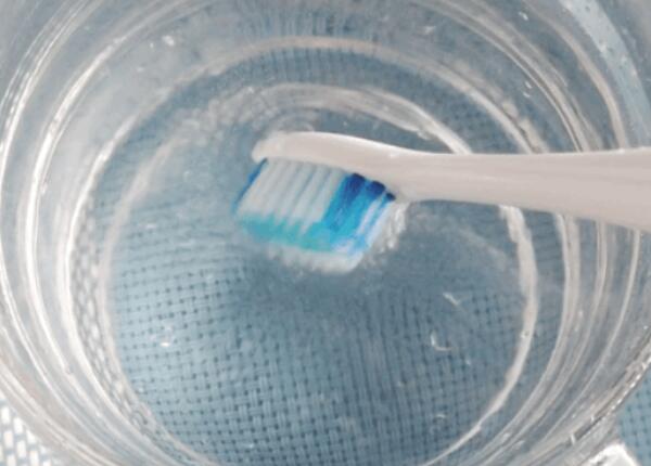 电动牙刷发霉了怎么清洗？常见几种发霉电动牙刷处理方法