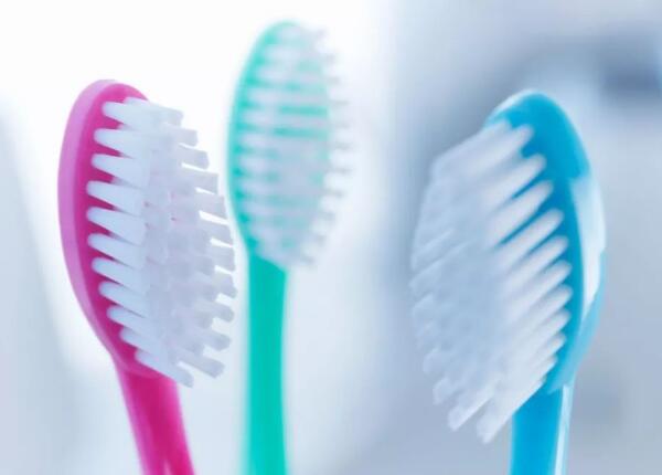 长蛀牙用什么手动牙刷比较好？有蛀牙人群必看！