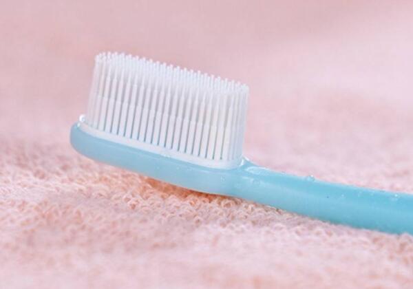 牙医推荐牙刷是手动还是电动？手动和电动牙刷哪个更适合你？