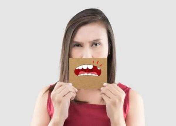 牙敏感用电动还是手动牙刷？牙齿敏感人群必看！