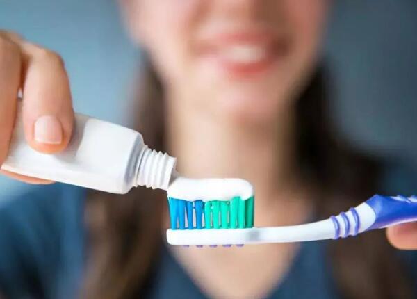 手动牙刷刷不干净牙齿会怎么样？