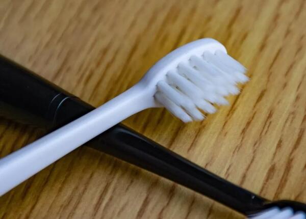 为什么明星都用手动牙刷？原来，手动牙刷竟有这般优势