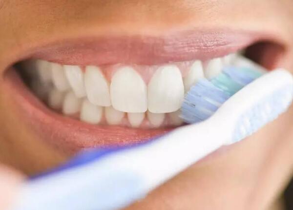 手动牙刷使用小常识