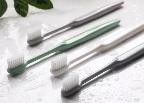 手动牙刷刷毛选择什么材质？常见的两大牙刷刷毛材质介绍