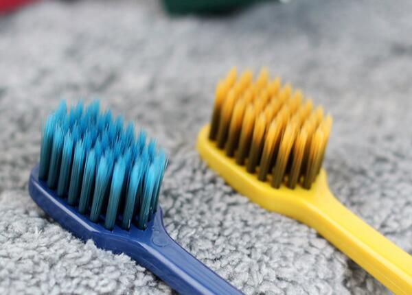 选择手动牙刷的几大技巧