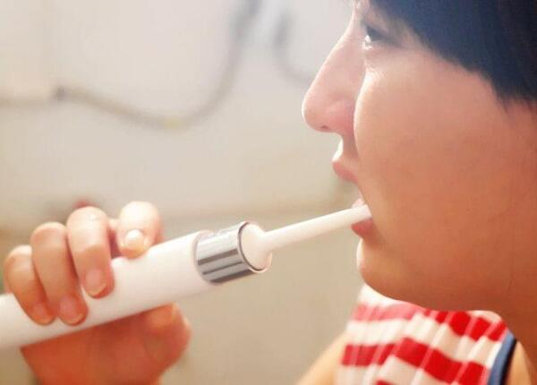 防水电动牙刷的正确使用技巧