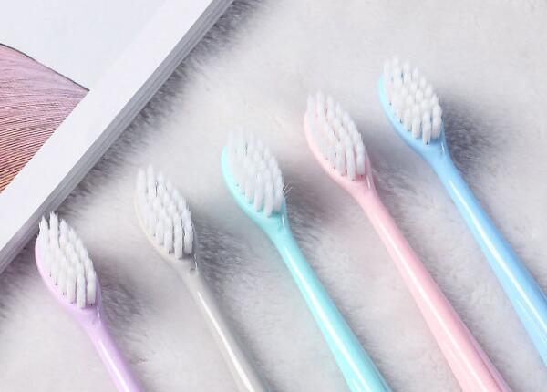 成人牙刷的正确使用方法