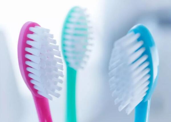 牙刷为啥会掉毛怎么办？看完这篇文章，牙刷掉毛不再是问题！