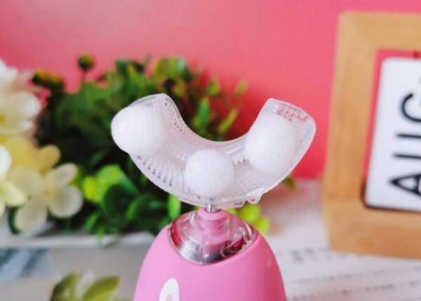 硅胶u型儿童牙刷怎么刷牙