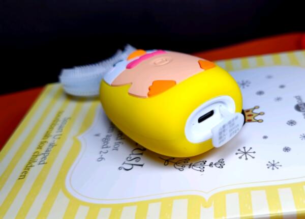 新款儿童u型电动牙刷怎么充电