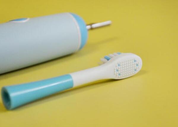 两岁宝宝怎么用电动牙刷？两岁宝宝正确使用电动牙刷要点