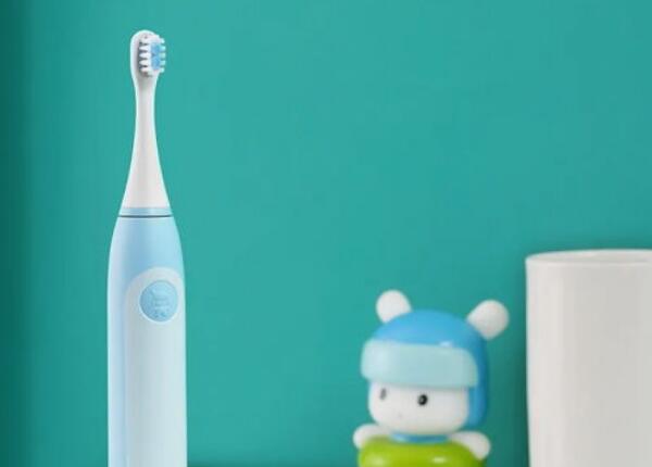 牙刷使用介绍：儿童电动牙刷第一次使用如何操作？