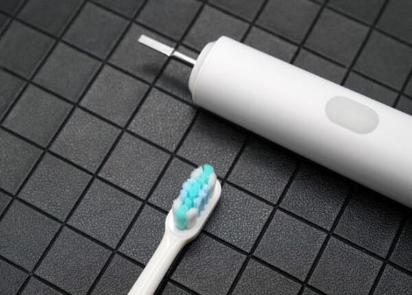 电动牙刷换头卡住怎么办 电动牙刷换头卡住怎么办