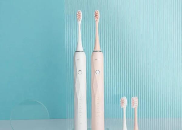 新入手电动牙刷怎么使用？牙刷正确使用指南大揭秘，新手必看