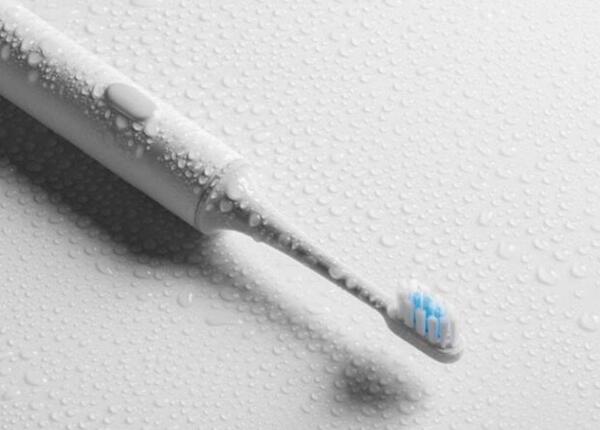 便携式紫外线牙刷怎么用？正确使用便携式牙刷的方法