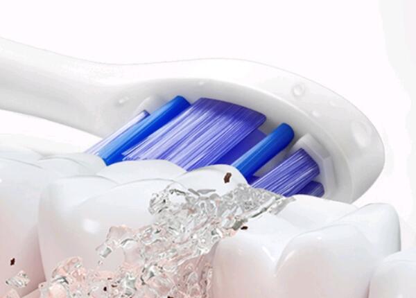 正确使用便携式牙刷方法