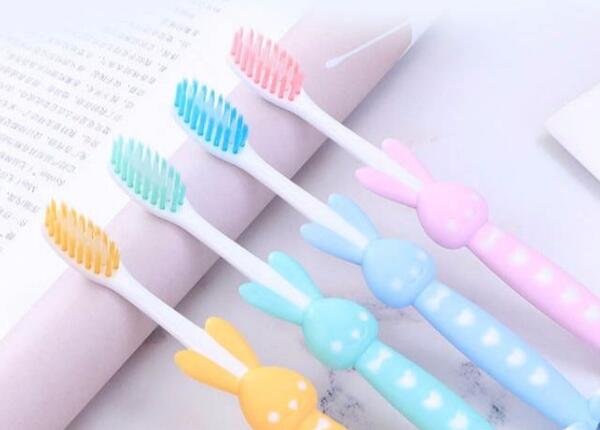 小孩软毛的牙刷好用吗？小孩软毛牙刷的几大好处