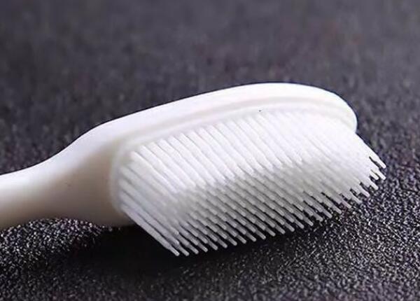 硅胶纳米牙刷大头好用吗？硅胶纳米牙刷优势与使用事项