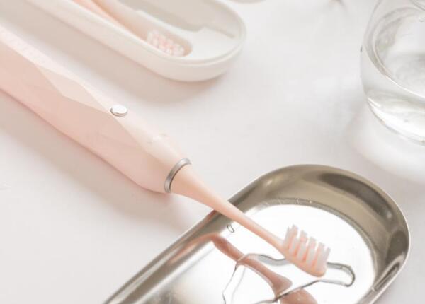 电动牙刷使用注意事项解析 电动牙刷使用注意事项解析