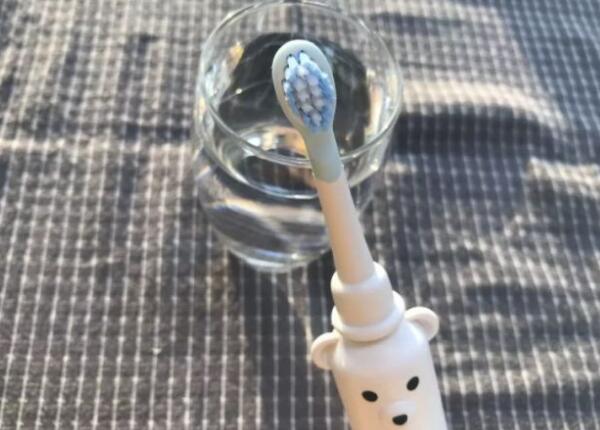 儿童如何正确用电动牙刷刷牙？牙刷刷牙指南分享
